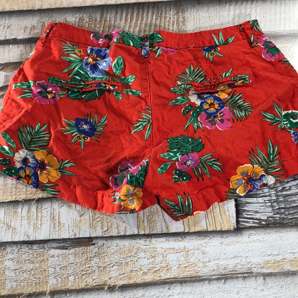 Old Navy Women’s Flower shorts size 4 - Picture 2 of 3